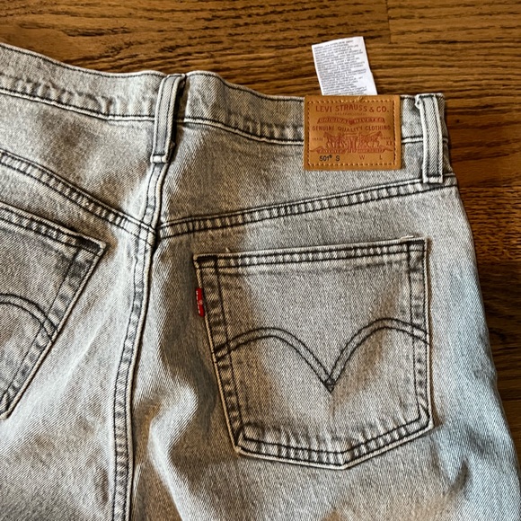 EUC barely worn grey washed Levi’s 501 skinny’s - Picture 3 of 6
